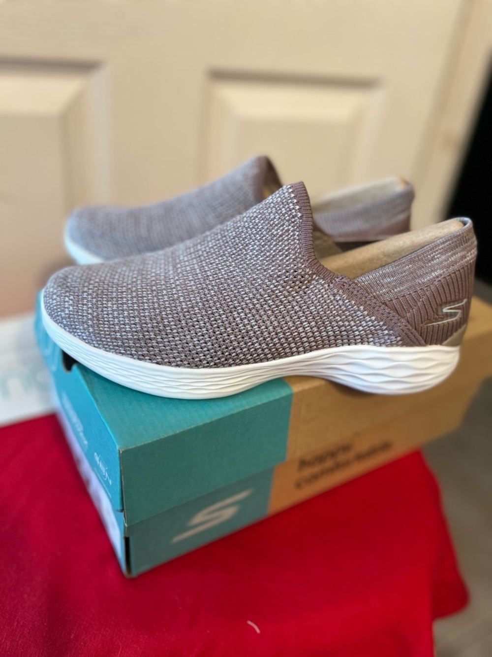 Skechers Women's YOU Define - Walking Sneaker SZ 6 - Picture 8 of 15